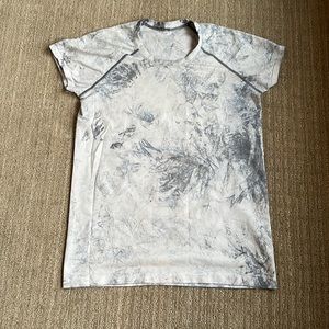 Lululemon Swiftly Tech T-Shirt - white with pattern